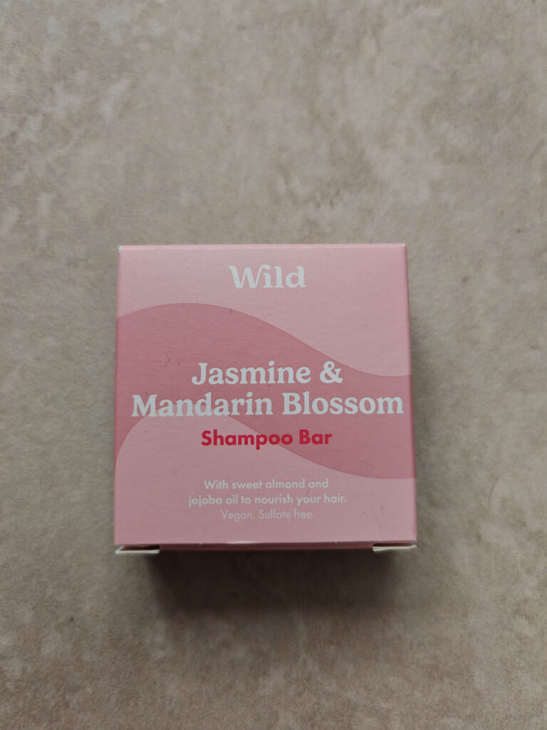 Pink Wild shampoo bar box with Jasmine & Mandarin Blossom scent, vegan, sulphate-free; almond, jojoba oils.