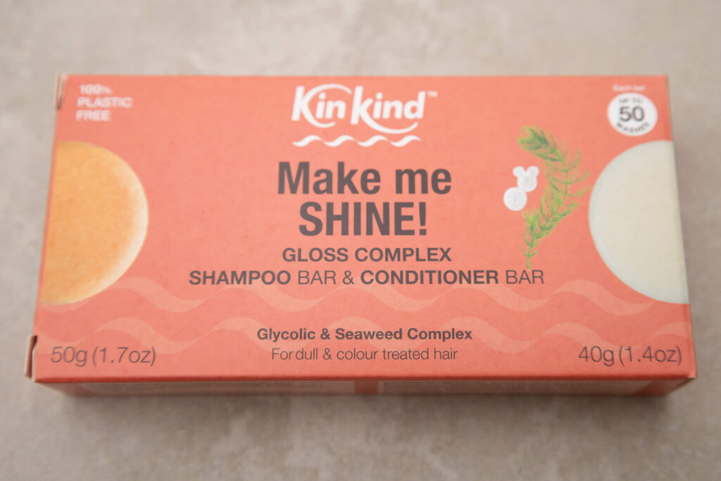 Plastic-free shampoo and conditioner bar with glycolic and seaweed for dull, colour-treated hair.